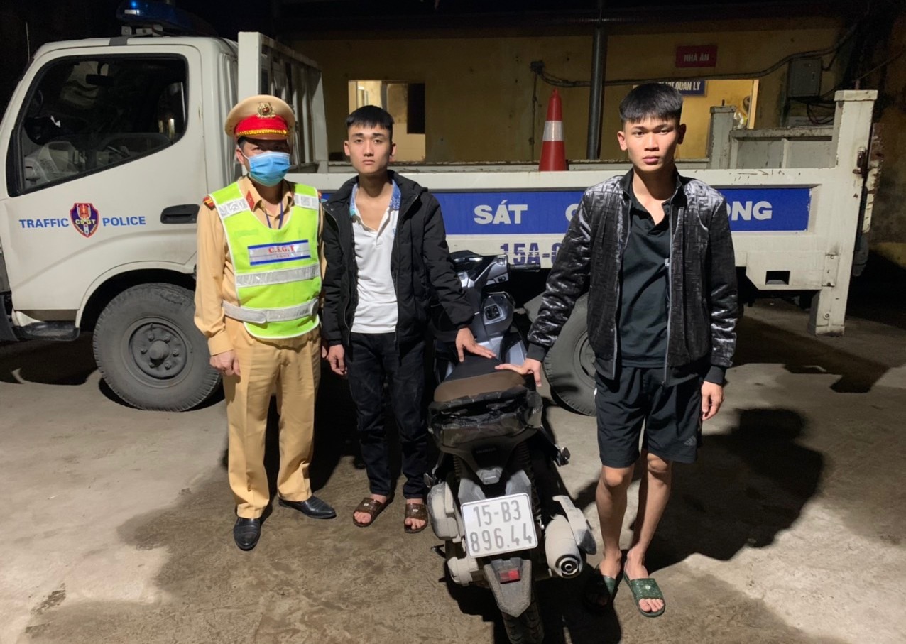 Tiếp tục phát hiện, xử lý 02 trường hợp lạng lách, đánh võng